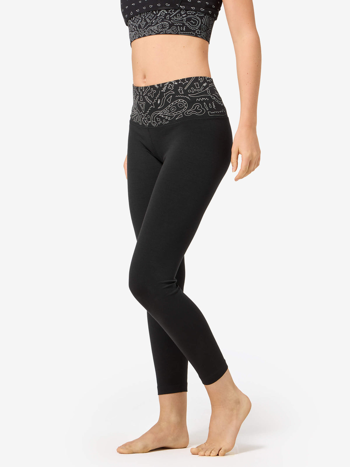 W BANDANA TIGHTS – mallin päällä