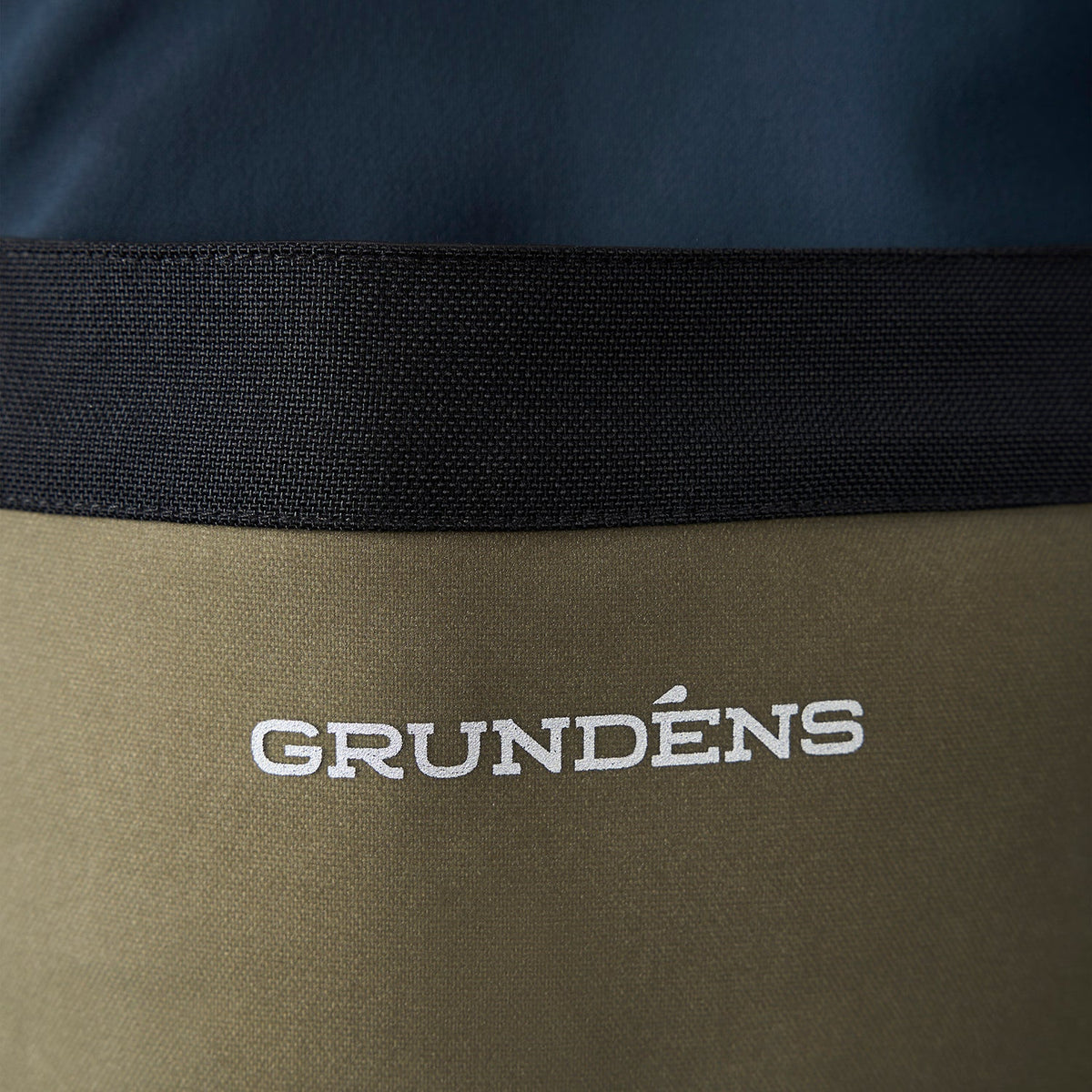 Grundéns Neptune Armored Commercial Grade Bib