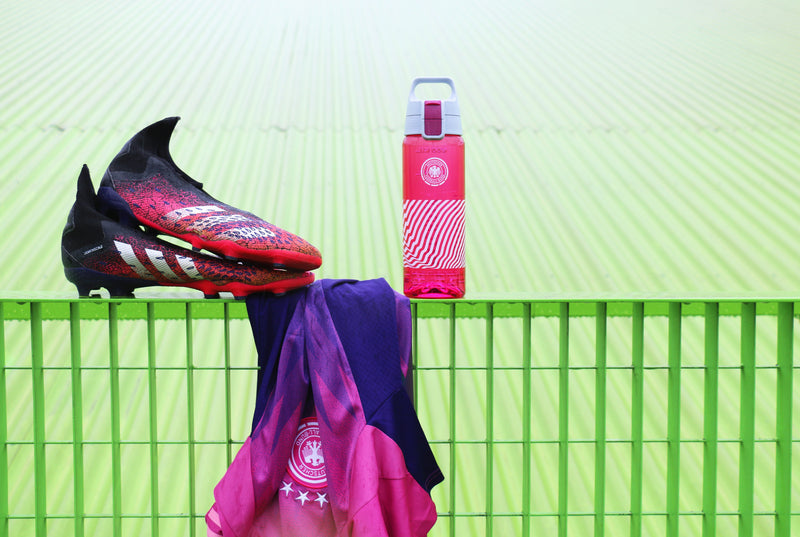 SIGG Total Color One Berry Dfb Match Day 0,6 L