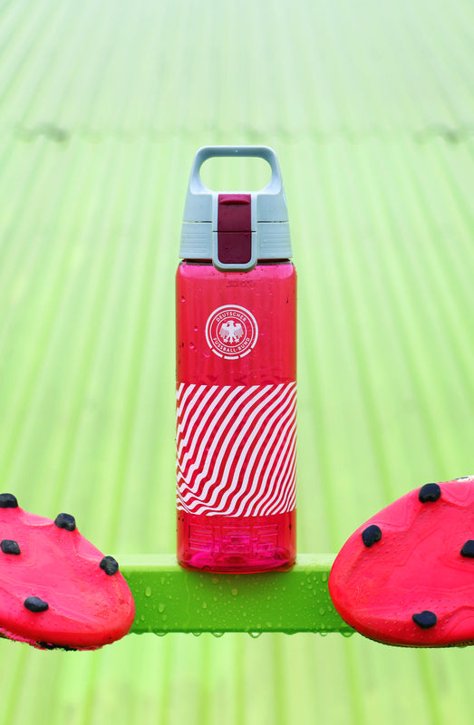 SIGG Total Color One Berry Dfb Match Day 0,6 L