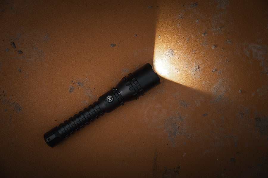 Davinci 8000 - Black line I Ladattava käsivalaisin