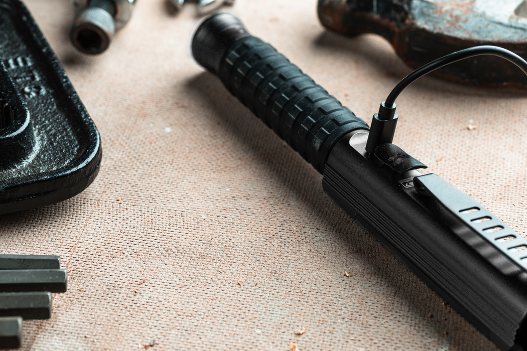 Big Larry Pro Plus ladattava työvalaisin - Black Line