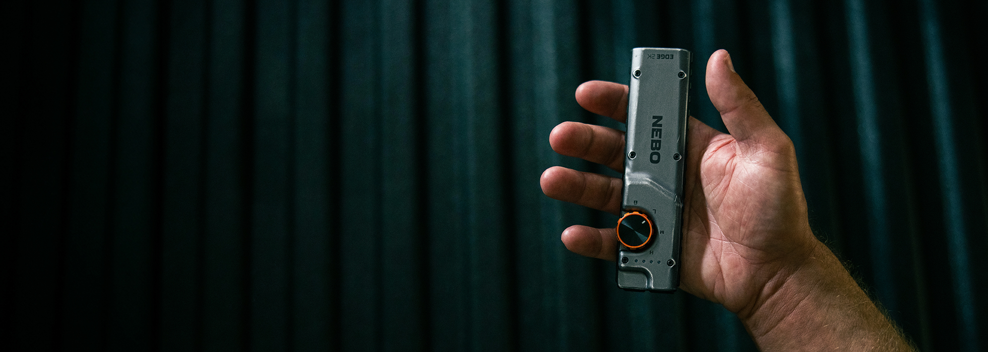 Edge 2K käsivalaisin