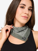 PATTERN BANDANA – mallin päällä