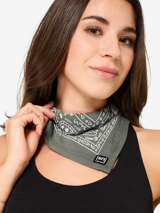 PATTERN BANDANA – mallin päällä