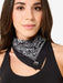 PATTERN BANDANA – mallin päällä
