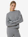 Naisten Krissini Sweater -paita, väri Cashmere Grey Melange – mallin päällä