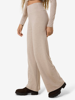 Naisten Comfy Culotte -housut, väri Vintage Khaki Melange – mallin päällä