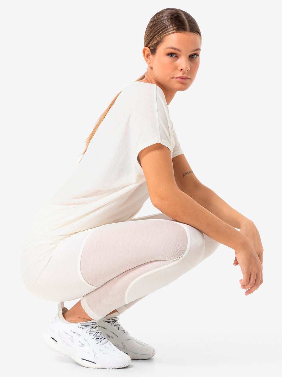 super.natural Loose Air Tee naisten merinopaita joogaan ja treeniin