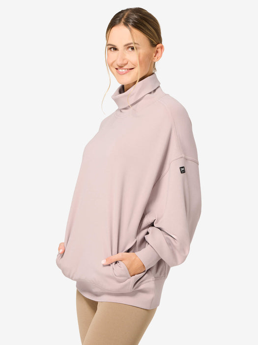 W ROLLING ROLL NECK – mallin päällä