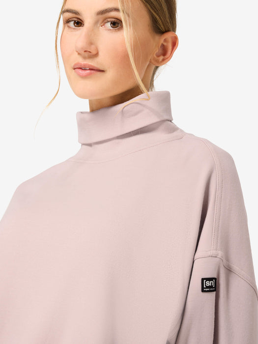 W ROLLING ROLL NECK – yksityiskohta