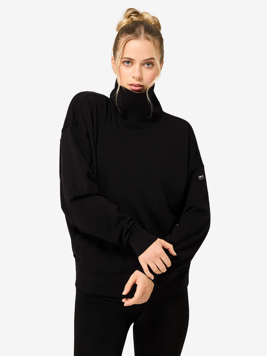 W ROLLING ROLL NECK – mallin päällä