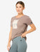 W SUN SALUTATION TEE – mallin päällä