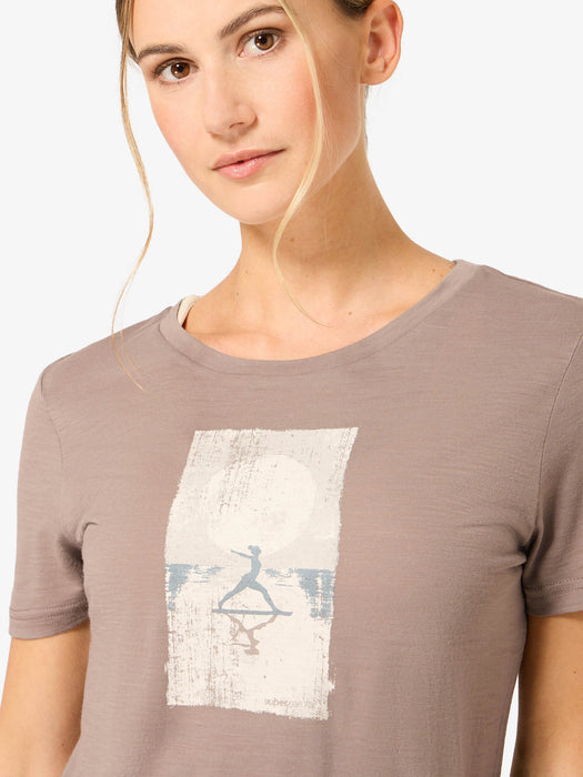 W SUN SALUTATION TEE – yksityiskohta