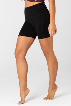super.natural Liquid Flow naisten merinovillaiset shortsit, Jet Black